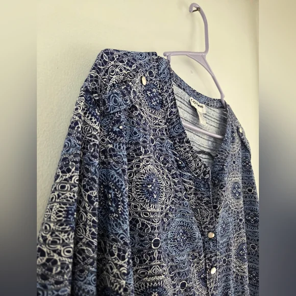 C. D. Daniels Blue Patterned Women's Top - Picture 4 of 5